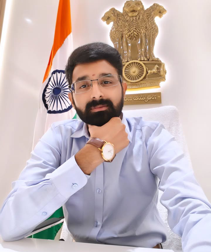 Biography of Vikas Gupta IAS